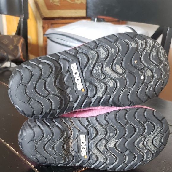 BOGS Kids' Gray Boots with Pink Accents Size 10 Toddler - Picture 3 of 4